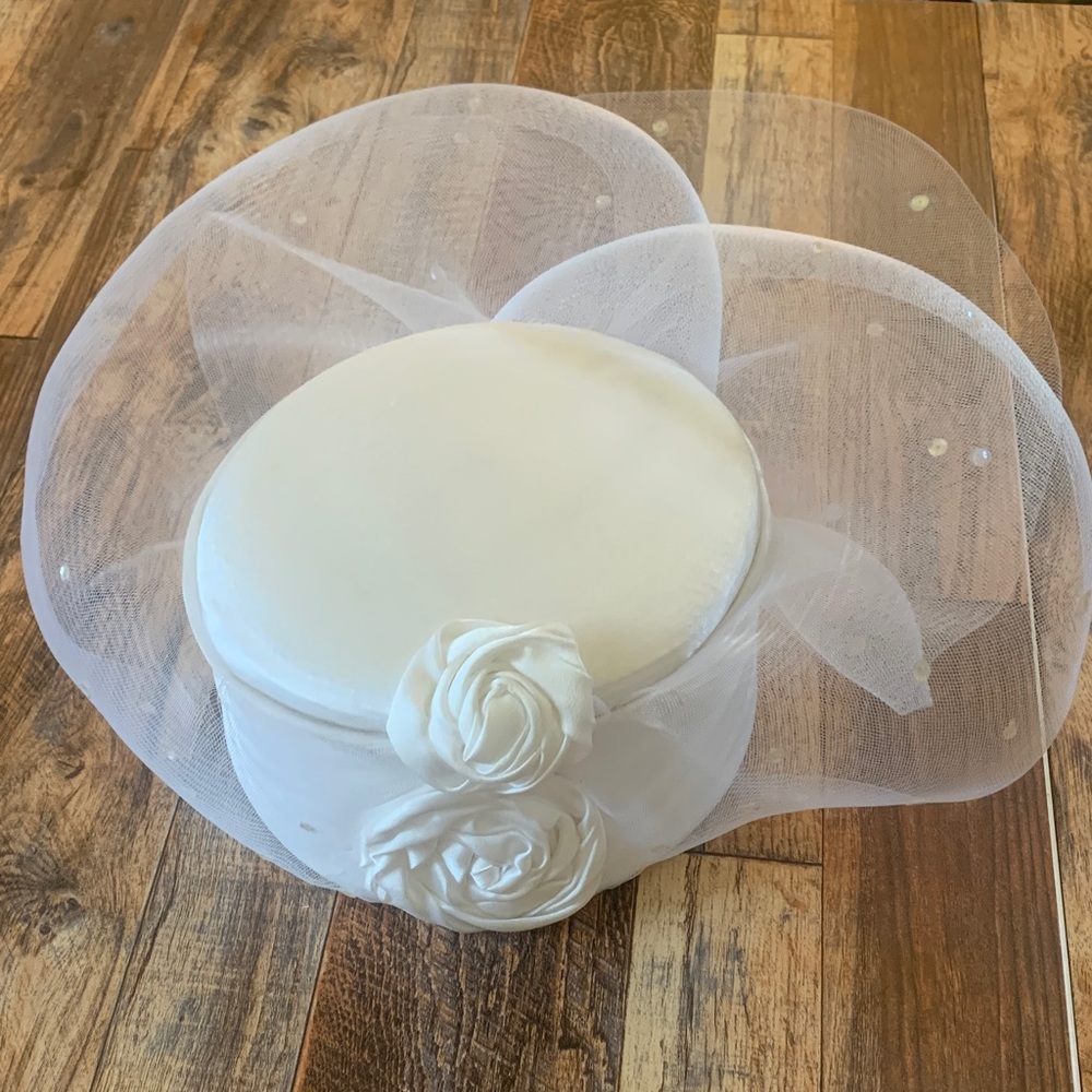 Vintage-Inspired White Pillbox Hat with Rosettes and Tulle